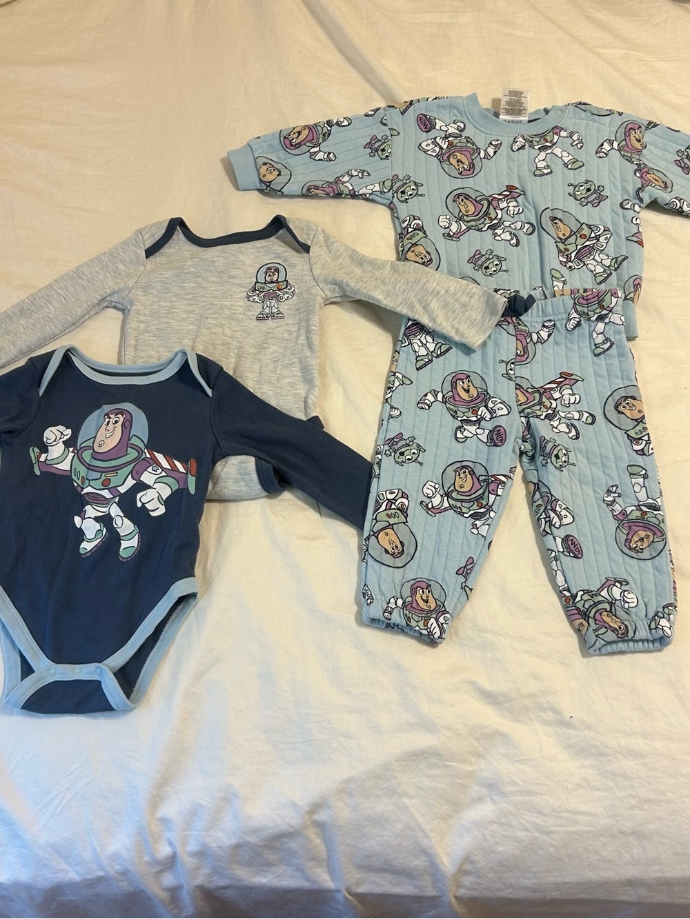 Disney/ Pixar Buzz Lightyear Baby Bodysuit Sweater Pant Size 12 Month Lot of 4